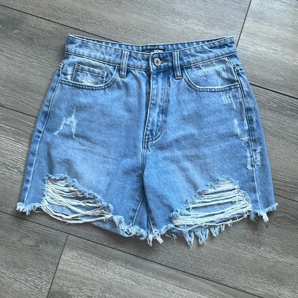 SM225 Fashion nova high waisted distressed jean shorts - Picture 1 of 3